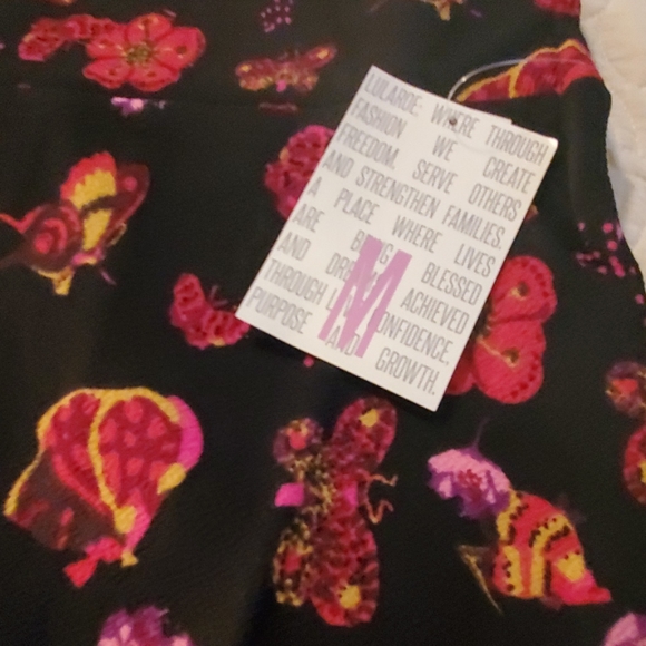 NWT MEDIUM LULAROE CASSIE SKIRT  black/ floral - Picture 2 of 4
